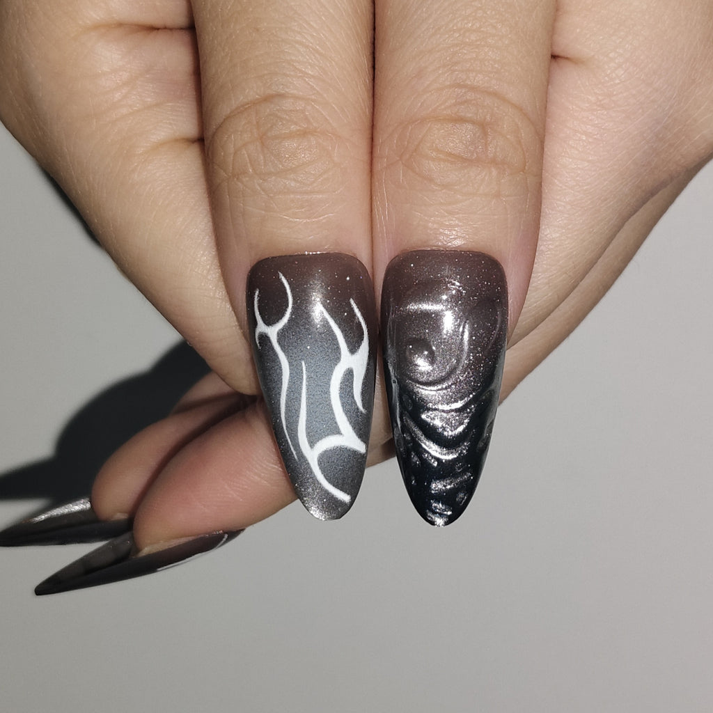 Obsidian Heart – Black-to-Silver Liquid Metal Long Oval Press-On Nails (Mirror + 3D Texture)