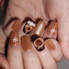 Capybara Surprise – Caramel-to-Brown Gradient Short Square Press-On Nails (3D Capybara + Bow, Cat-Eye Gel + Glitter)
