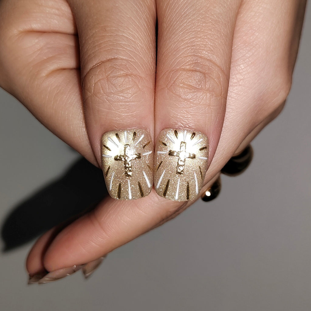 Solar Cross – Champagne Gold Glitter Short Square Press-On Nails (Mirror Powder + Crackle Texture)